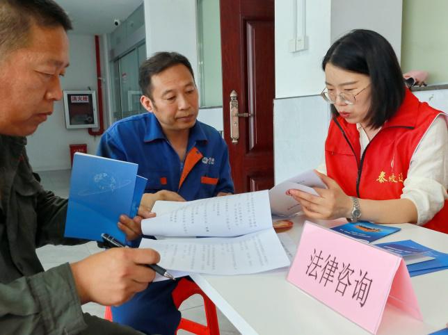 泰州市交通運輸局 舉辦“五送”入園服務集市，以安全咨詢服務喜迎“七一”